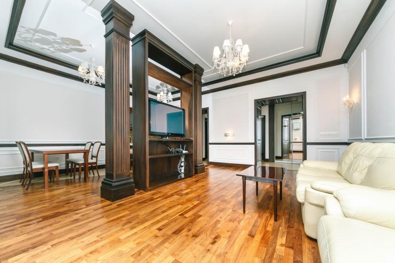 Апартаменты View On The Main Street Khreshchatyk 17 Киев