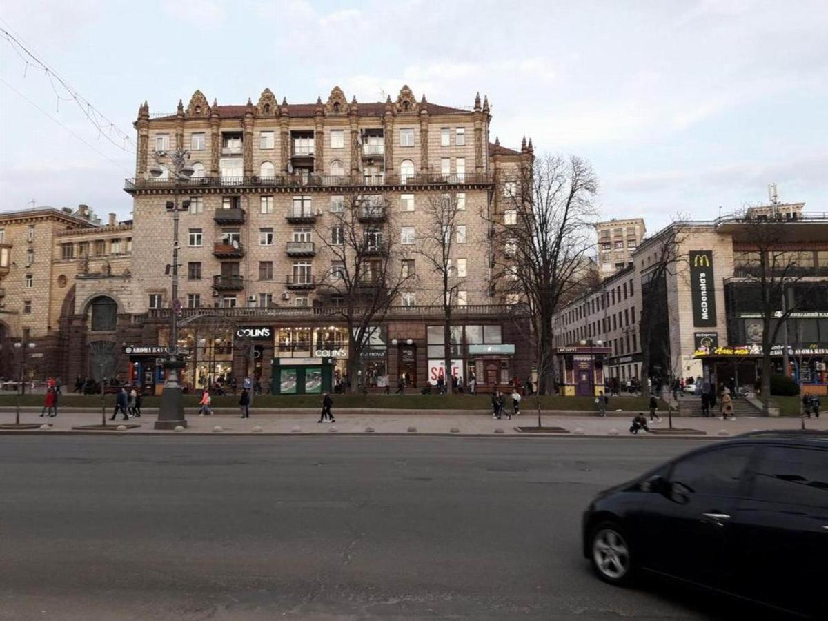 View On The Main Street Khreshchatyk 17 *