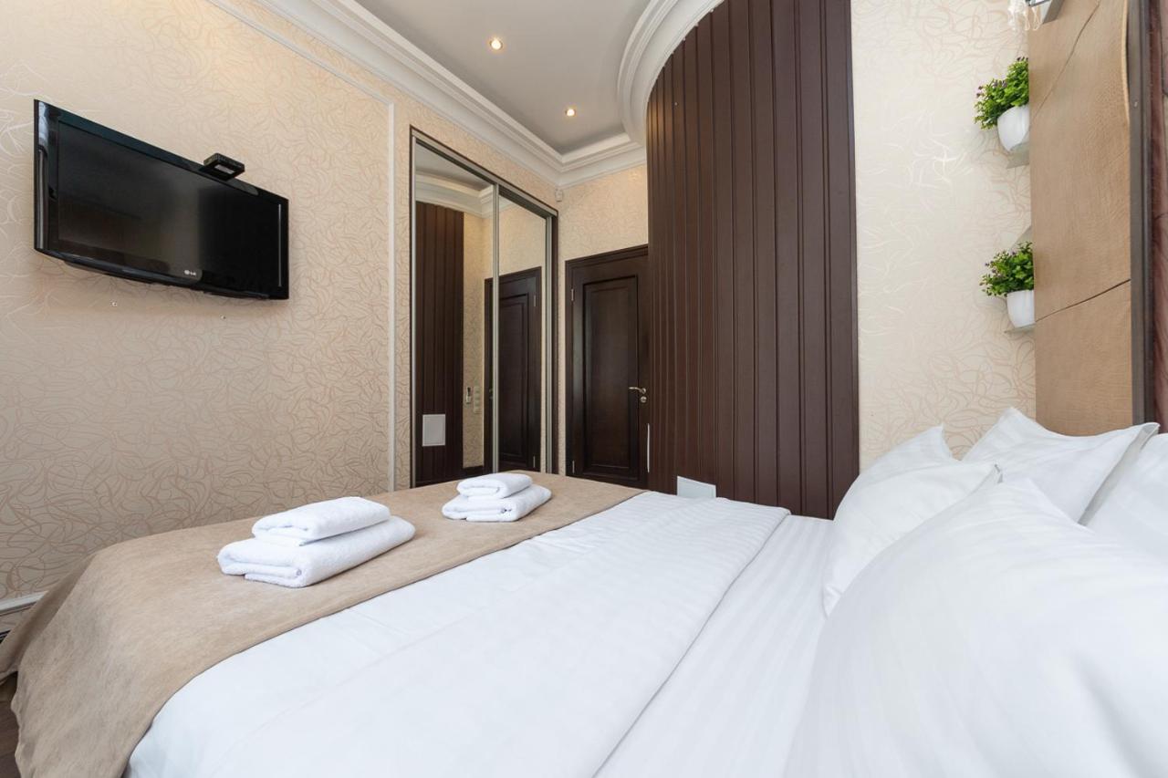 Апартаменты View On The Main Street Khreshchatyk 17 *