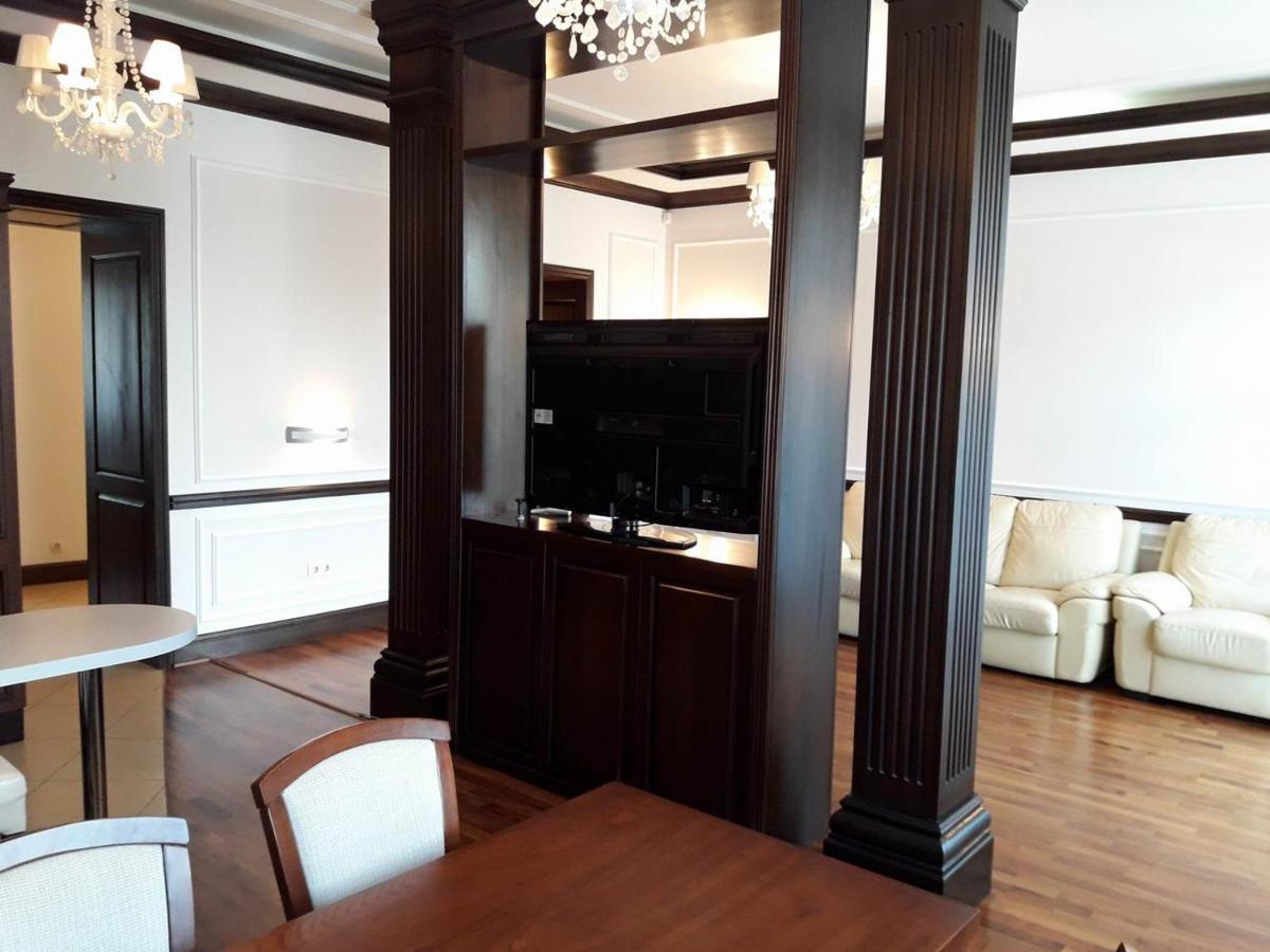 Апартаменти View On The Main Street Khreshchatyk 17 *