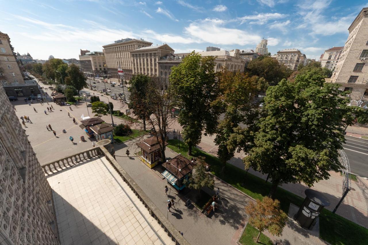 View On The Main Street Khreshchatyk 17 Апартаменти *